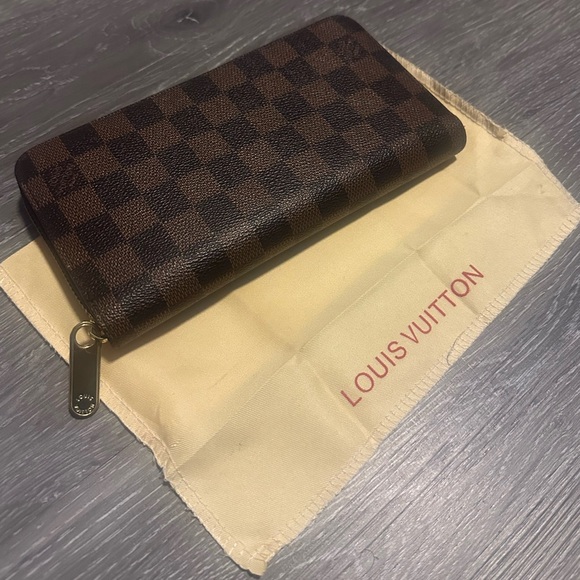 Louis Vuitton zippy wallet - Picture 1 of 5